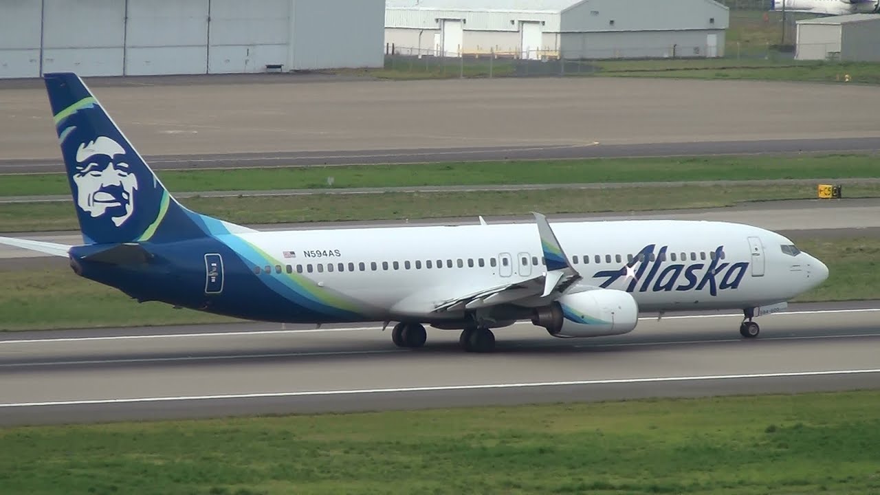 boeing 777-200 Alaska Airlines 737-800 [N594AS] Takeoff Portland Airport (PDX)