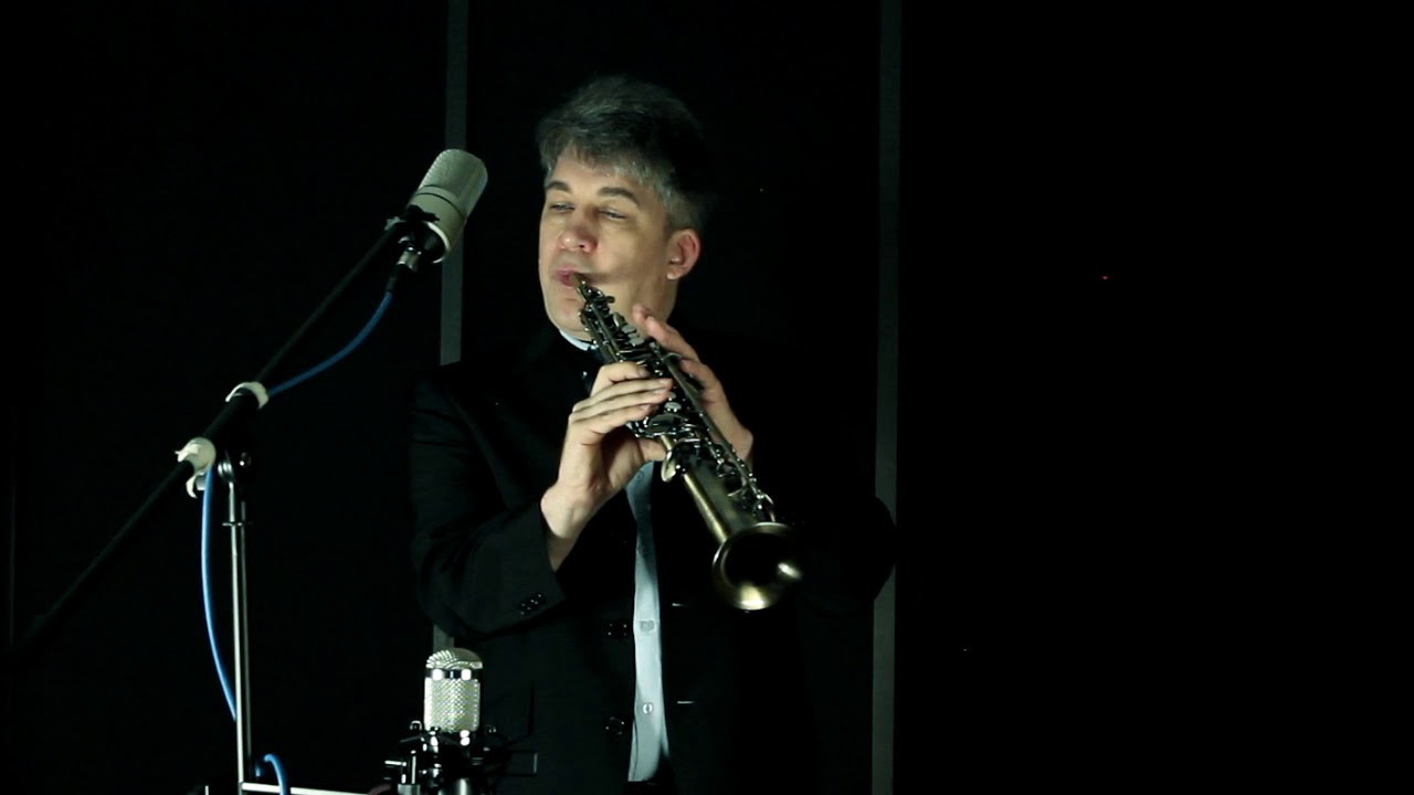 Playing the saxophone like a flute (circular breathing demo)