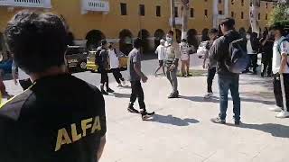 Ica: Escolares del Colegio San Luis Gonzaga arman pelea en plena Plaza de Armas