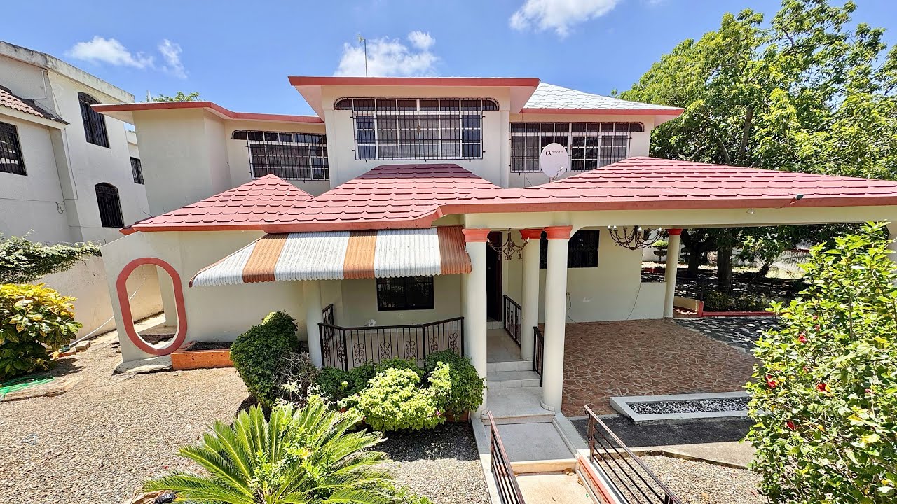 CASA EN VENTA DE OPORTUNIDAD CON INMENSO PATIO EN SANTIAGO DE LOS CABALLEROS | RD 🇩🇴
