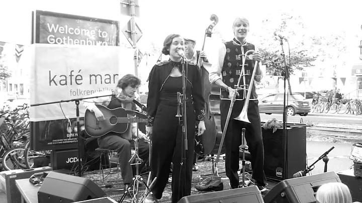 Black Dog med  Julia Stokes och Swing Tarturo