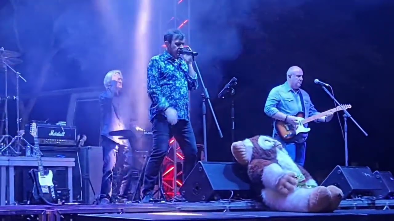 Yo y mi circunstancia - Medley El Ultimo de la Fila en directo - MotaRock