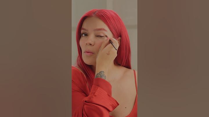 Karol G no se hace el eyeliner