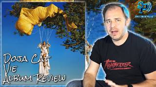 Doja Cat - Vie - Album Review + Analysis
For this album review, Doja Cats swerve back to pop hits another awkward misstep.
Best Songs: ‘Stranger’, ‘Silly! Fun’, ‘Come Back’, ‘Happy’
Worst Song: All Mine’, ‘Make It Up’
Join my Patreon experiment: https://www.patreon.com/SpectrumPulse
Spectrum Pulse Social Media or to Support This Channel: https://linktr.ee/spectrumpulse
If you want to read the review in text, or check out any additional reviews Ive done so far, go to http://www.spectrum-pulse.ca for more. Otherwise, be sure to like and subscribe for more!
Thanks for watching Spectrum Pulse!
Doja Cat - Vie - Album Review (pop / R&B / hip-hop)
Spectrum Pulse is a music review / commentary channel, like colleagues Anthony Fantano of TheNeedleDrop, ARTV, Dead End Hip Hop, Rocked, Deep Cuts, Crash Thompson, Shawn Cee, Mic The Snare, and plenty others, known for discussions of music, movies, art and culture.
Spectrum Pulse, music, review, 2025, album, album review, react, reaction, On The Pulse, Doja Cat, Doja Cat album review, Doja Cat review, Doja Cat reaction, Doja Cat Vie, Doja Cat Vie album review, Doja Cat Vie review, Doja Cat Vie reaction, Vie, Cards, Jealous Type, AAHH MEN!, Couples Therapy, Gorgeous, Stranger, All Mine, Take Me Dancing, Lipstain, Silly! Fun!, Acts of Service, Make It Up, One More Time, Happy, Come Back, pop, R&B, hip-hop
#SpectrumPulse #dojacat #vie Doja Cat - Vie - Album Review + Analysis