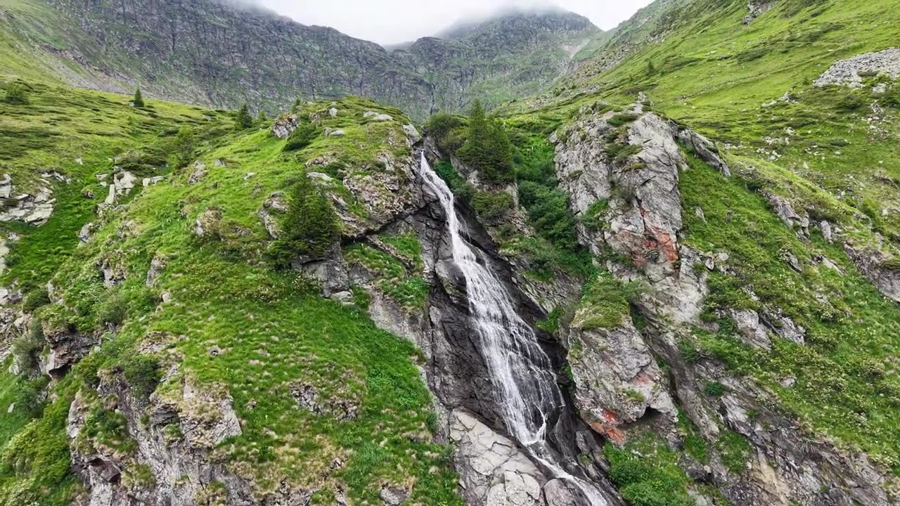 Capra Waterfall Close 