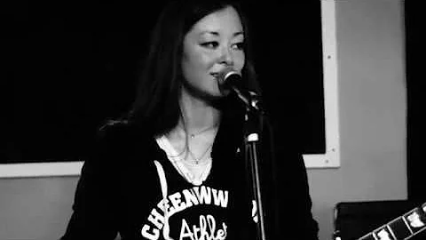 KIss My Frequency Sessions with Lauren Lucero - Gu...