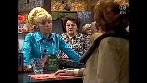 Elsie Tanner and Bet Lynch slanging match (24 Marc...