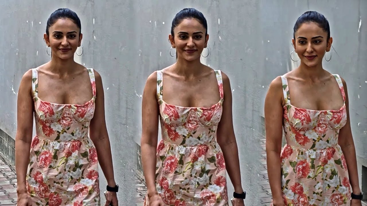 Rakul Preet Singh Looking Beautiful Spotted At TIPS Office In Bandra