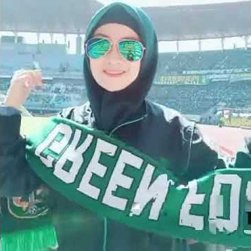 Bidadari Tribun Persebaya.. (Bonita)