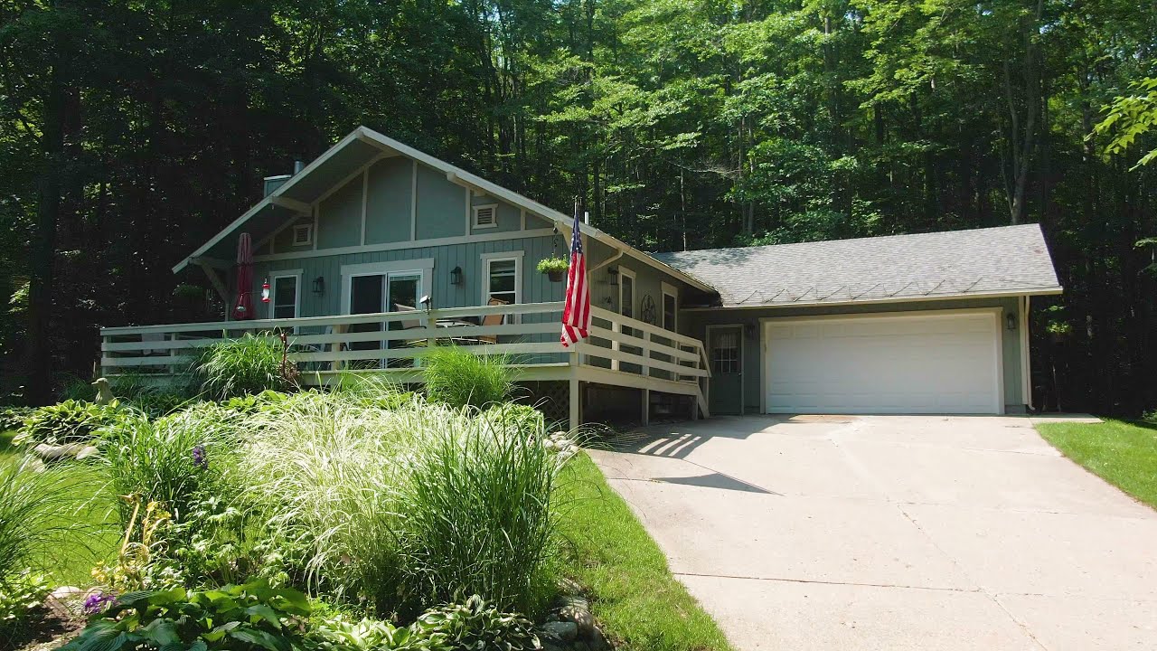 13 Michaywé Dr, Gaylord, MI 49735