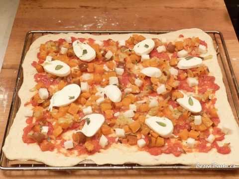 Video: Plněné Dýňové Květiny A Pizza S Dýňovými Květy