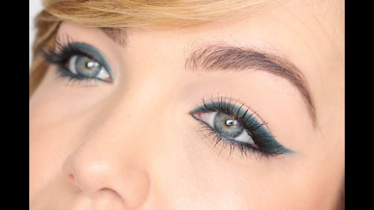 Green Smokey Eyeliner