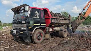 สาวดาวเจอแบบนี้ไม่หมูสะแล้ว Excavator Loading Truck