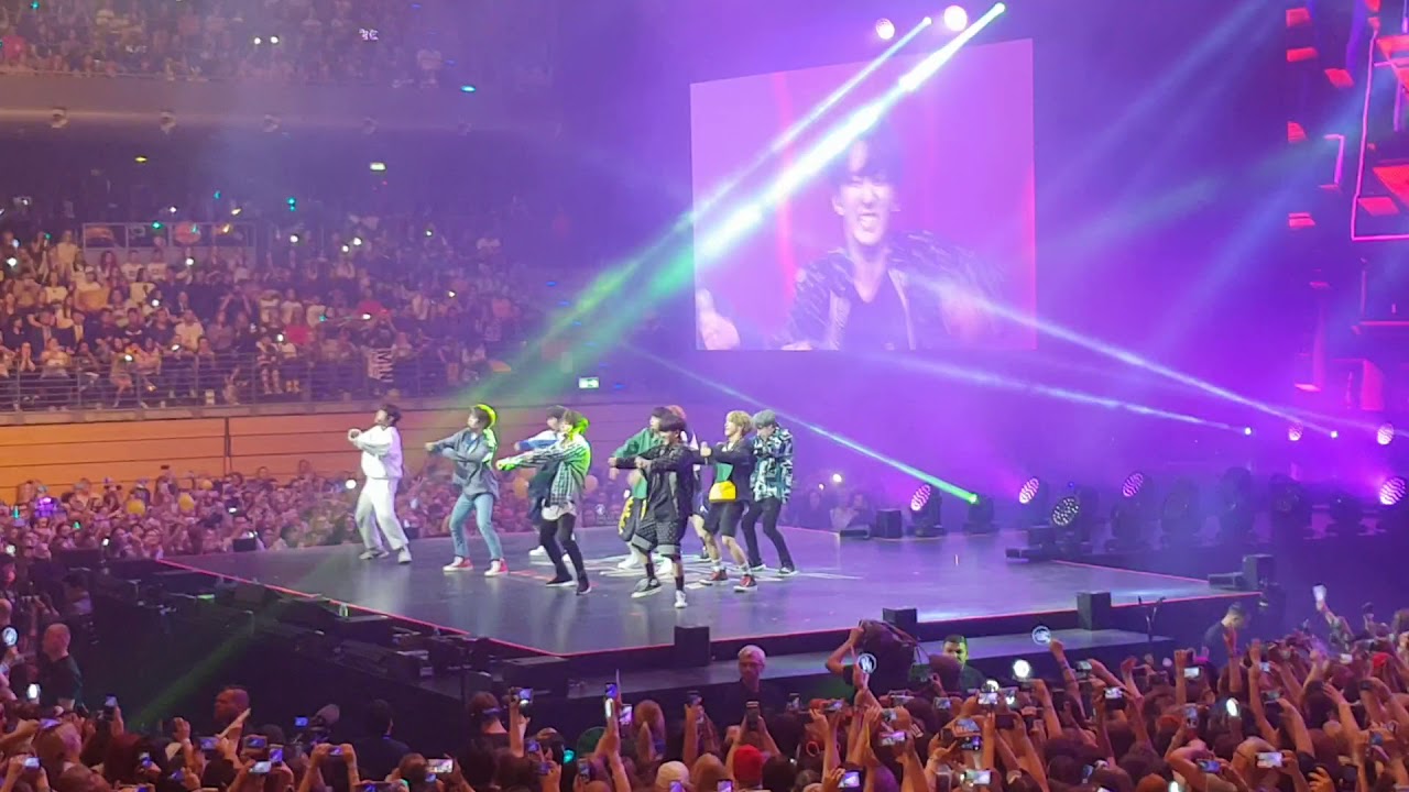 Stray Kids - My Pace live @ KBS Music Bank Berlin