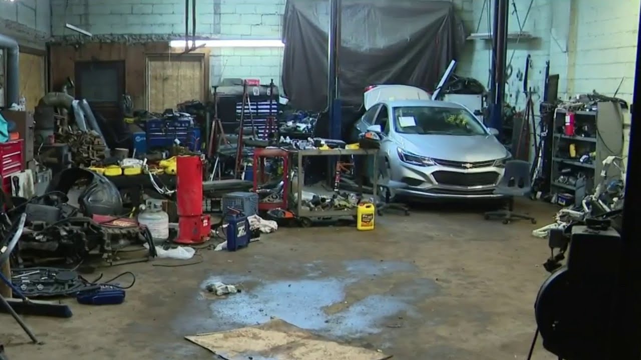 Detroit police bust allege chop shop on west side - YouTube