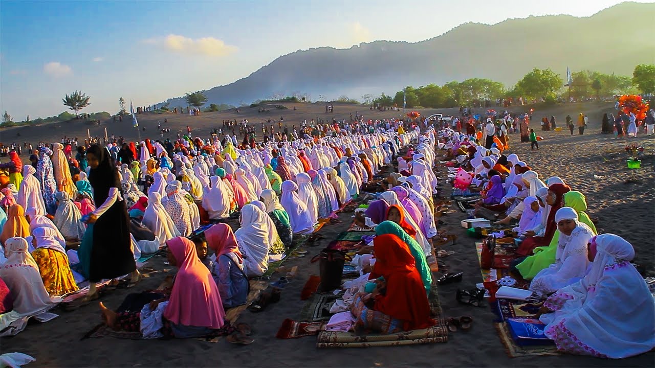 Sholat Idul Fitri di Gumuk Pasir