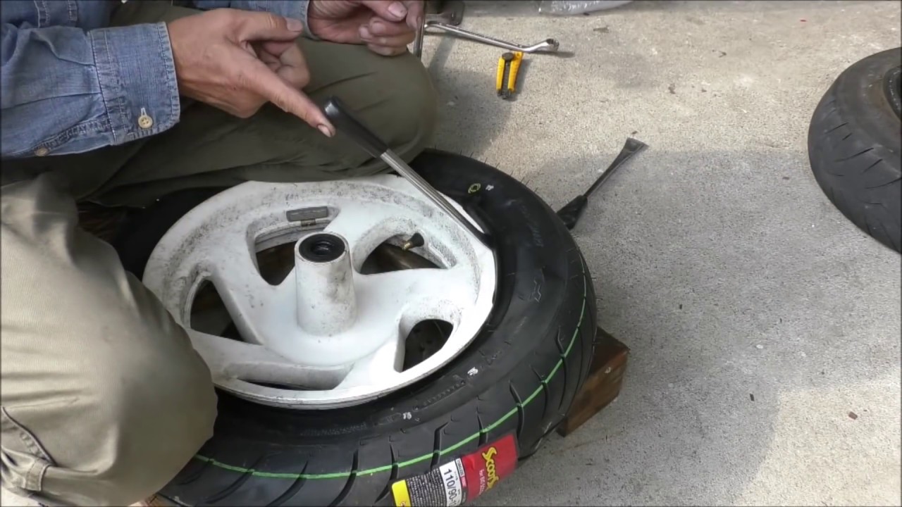 マジェスティのタイヤ手組み交換Tire exchange解説付き