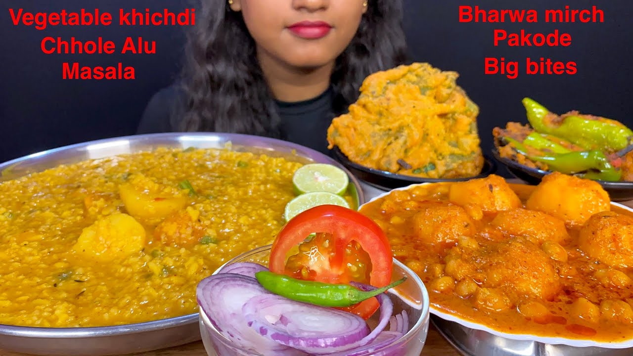 EATING VEGETABLE KHICHDI CHHOLE AALU MASALA BHARWA MIRCH & PAKODE | ASMR | MUKBANG |