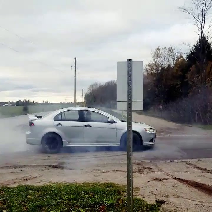 Mitsubishi Ralliart Donuts and drift.