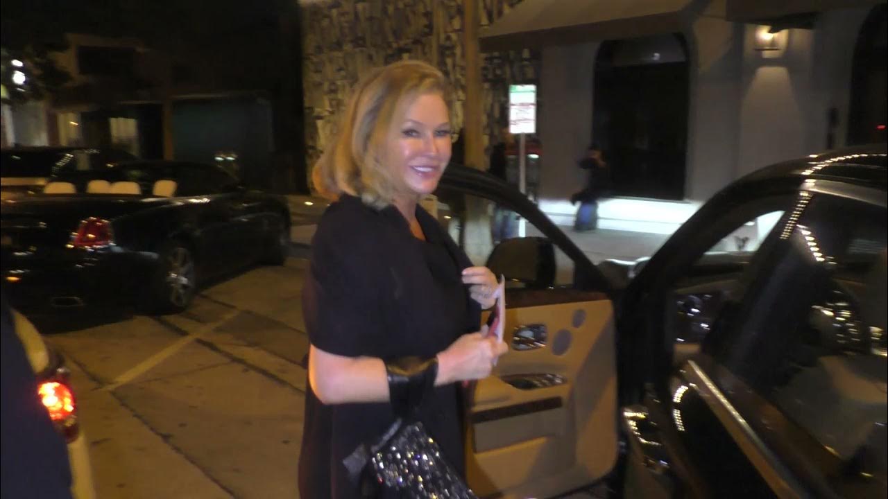 Kathy Hilton joins friends for dinner at Craigs in West Hollywood - YouTube