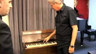 Inside DEVO's Studio with Mark Mothersbaugh (2010) chords