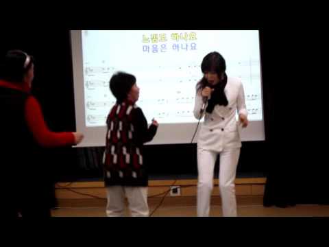 Regardez 더나은/내 나이가 어때서(오승근)...초대 가수 (2016.12.16.면목3.8동 주민센터/송년회) sur YouTube