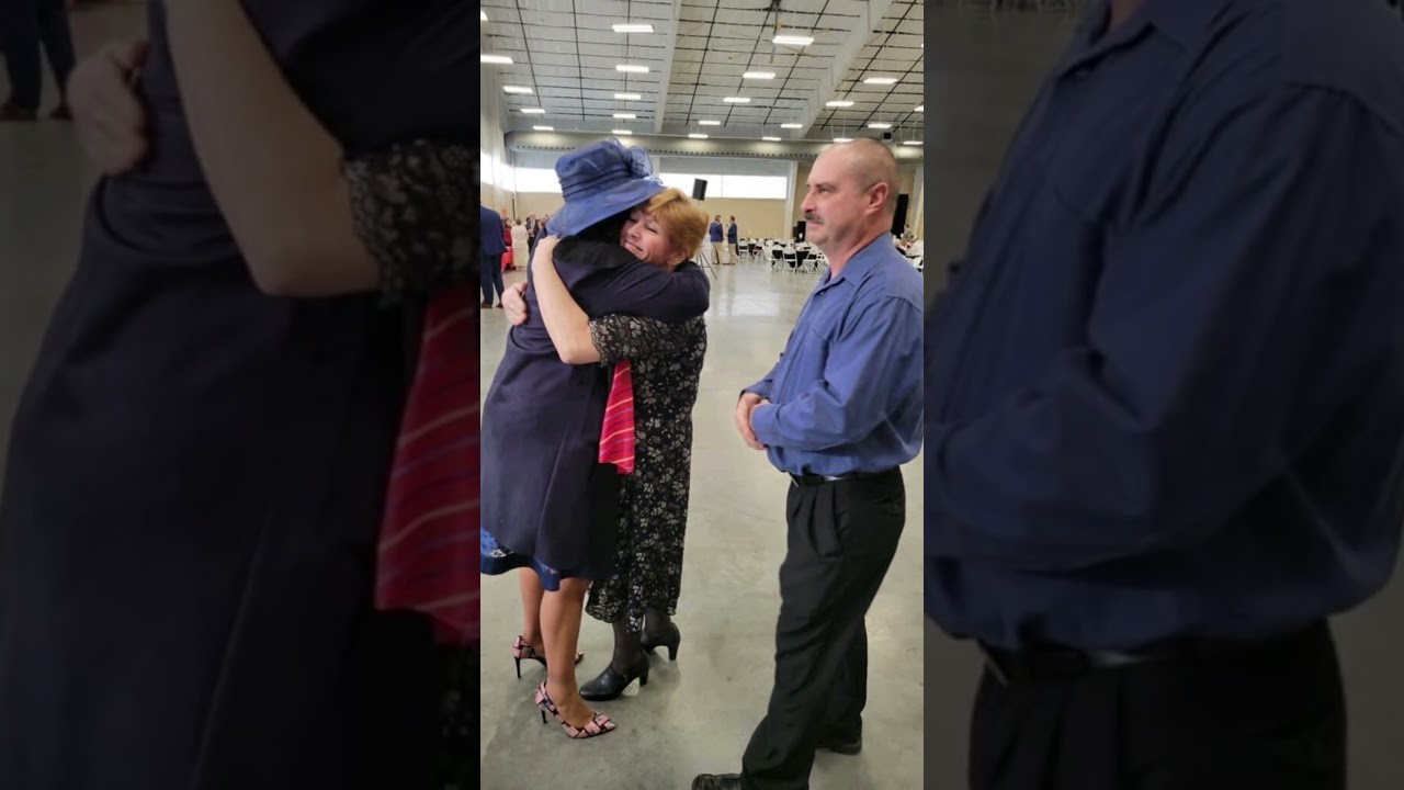 HAPPY HUGS😀😀😀😀😀