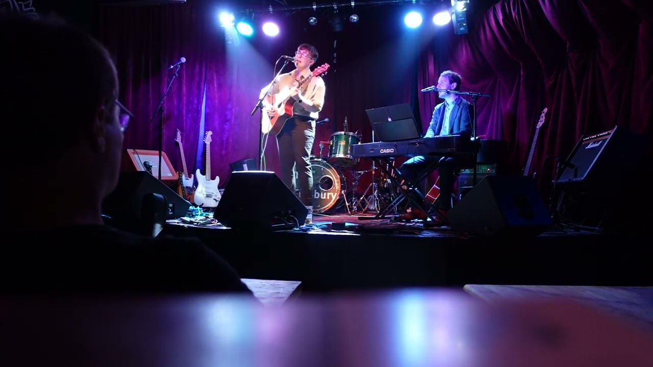 Lucy Hall - Cold Coffee (Live at The Finsbury)