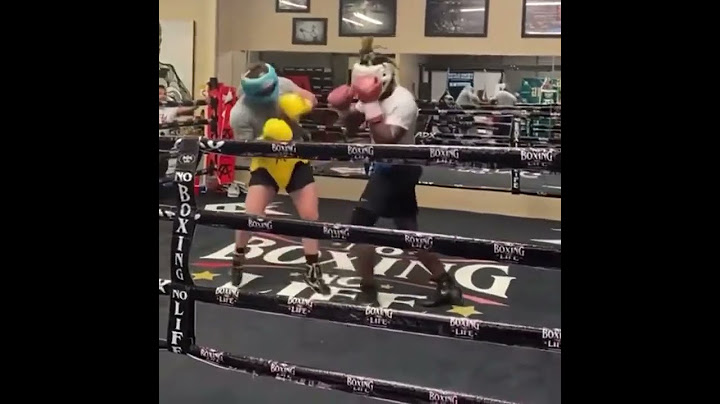 CANELO ALVAREZ EXCHANGES POWER SHOTS WHILE SPARRING WITH RONALD ELLIS