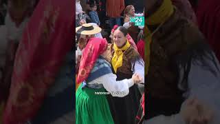 👗 SANTIAGO | Reflexos e cores visten as pedras da cidade no DESFILE do TRAXE galego