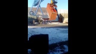 МЧ 3 Владивосток. Упал контейнер