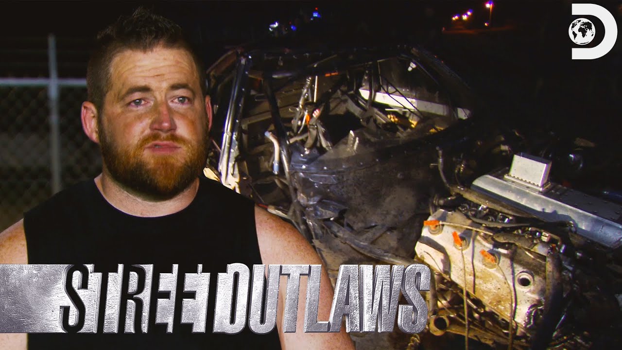 Race Replay: Kamikaze Crashes the El Camino Street Outlaws - YouTube.