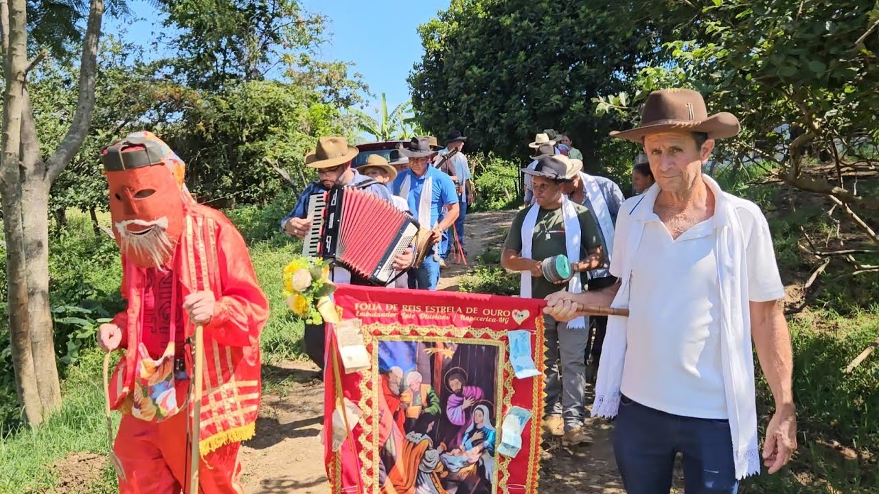 Folia de Reis Estrela de Ouro de Itapecerica-MG, visita no rancho do Ronildo Queijeiro.