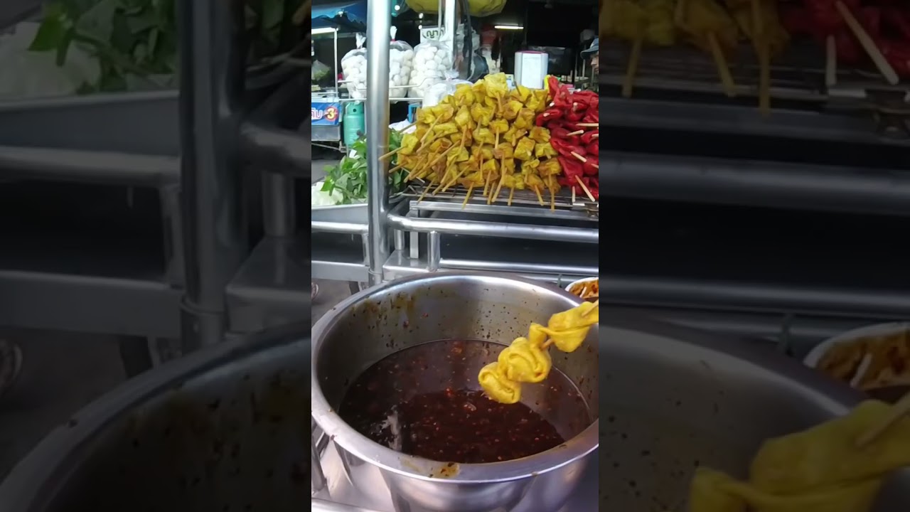 Meatballs stand to eat good things in Buriram.🍡🍢
