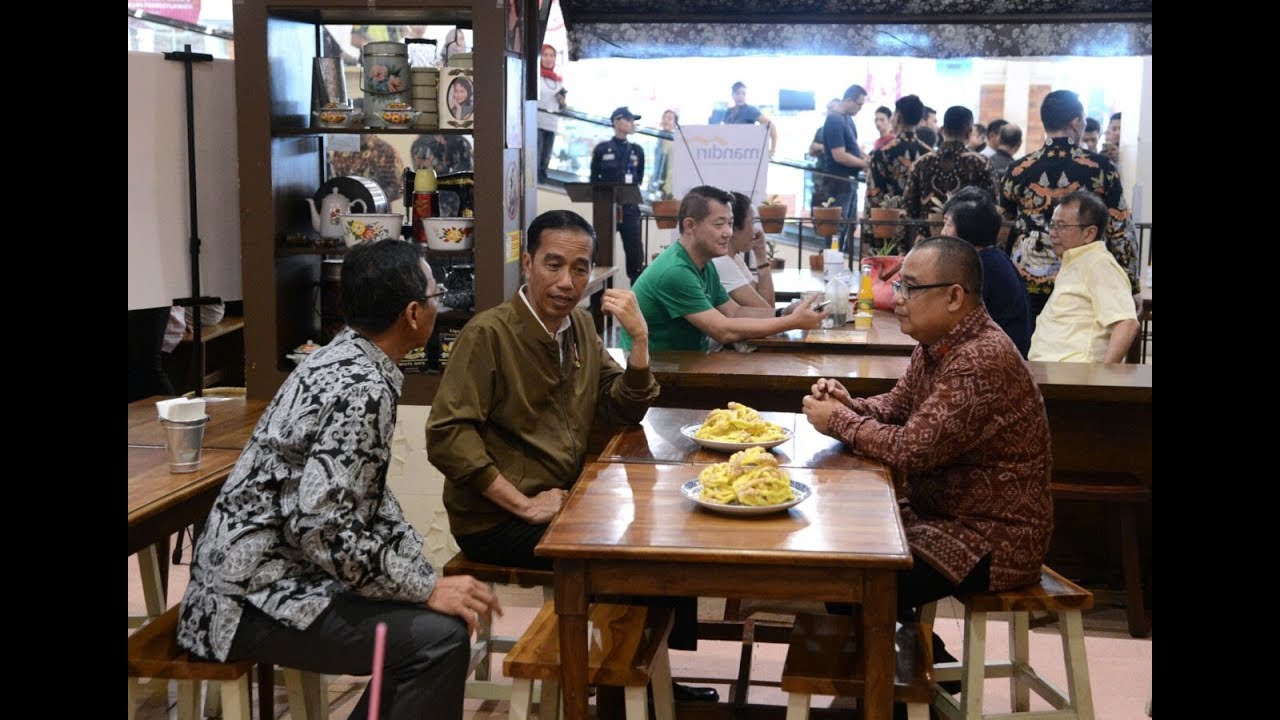 Mengunjungi Pusat Perbelanjaan Paris Van Java