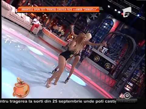 Ana Mocanu şi Loredana Chivu, dans cu sânii la vedere