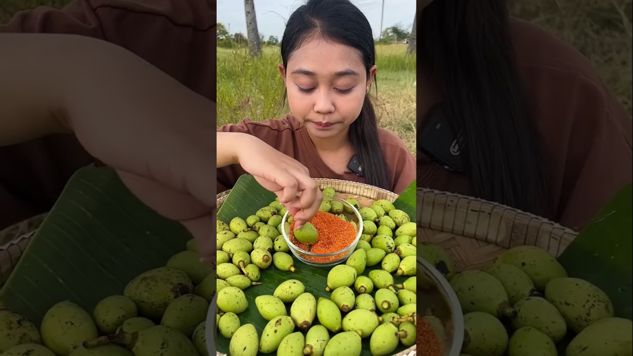 4 Eating tiny mango 🥭🤣🤡with dry spicy salt
