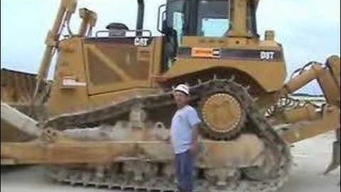 Cat Dozer D8t Model Walkaround