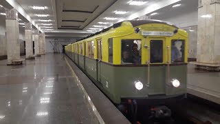 Поездка на самом первом поезде метро (вагоны серии "А" 1934 года!) июль 2017 г.