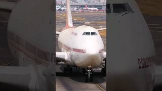 Air India Boeing 747-400 VT-EVA during her glory days😀👑🔥 #mumbaiairport #planespotting #aviation