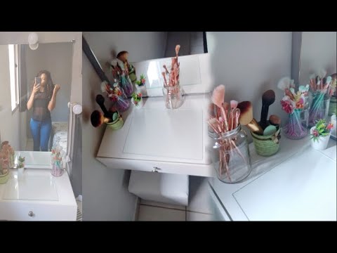Vídeo: Penteadeira Pequena: Um Modelo Compacto Para Um Quarto Pequeno E Um Mini Produto Na Sala