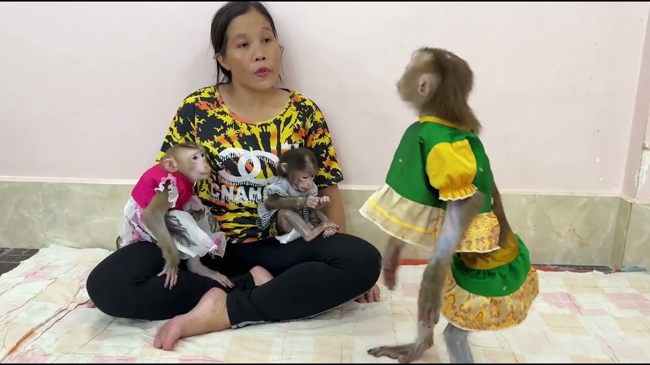 YOU DON'T LOVE ME ANYMOREE!! Super Queen Dramatic Cry complain To Mom !!