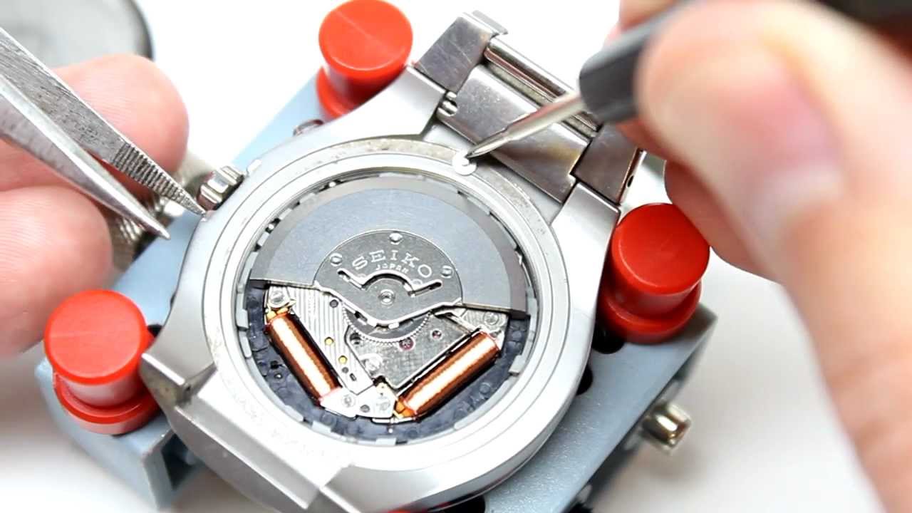 How to Change/Replace Your Seiko Kinetic Battery/Capacitor - YouTube