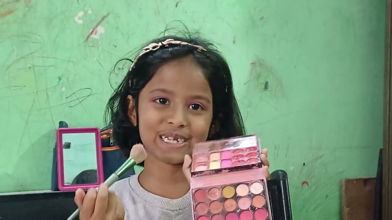 Aanya ne makeup 💄 kiya😧.