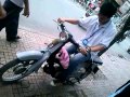 Lê Nhâm Thân đi xe cúp