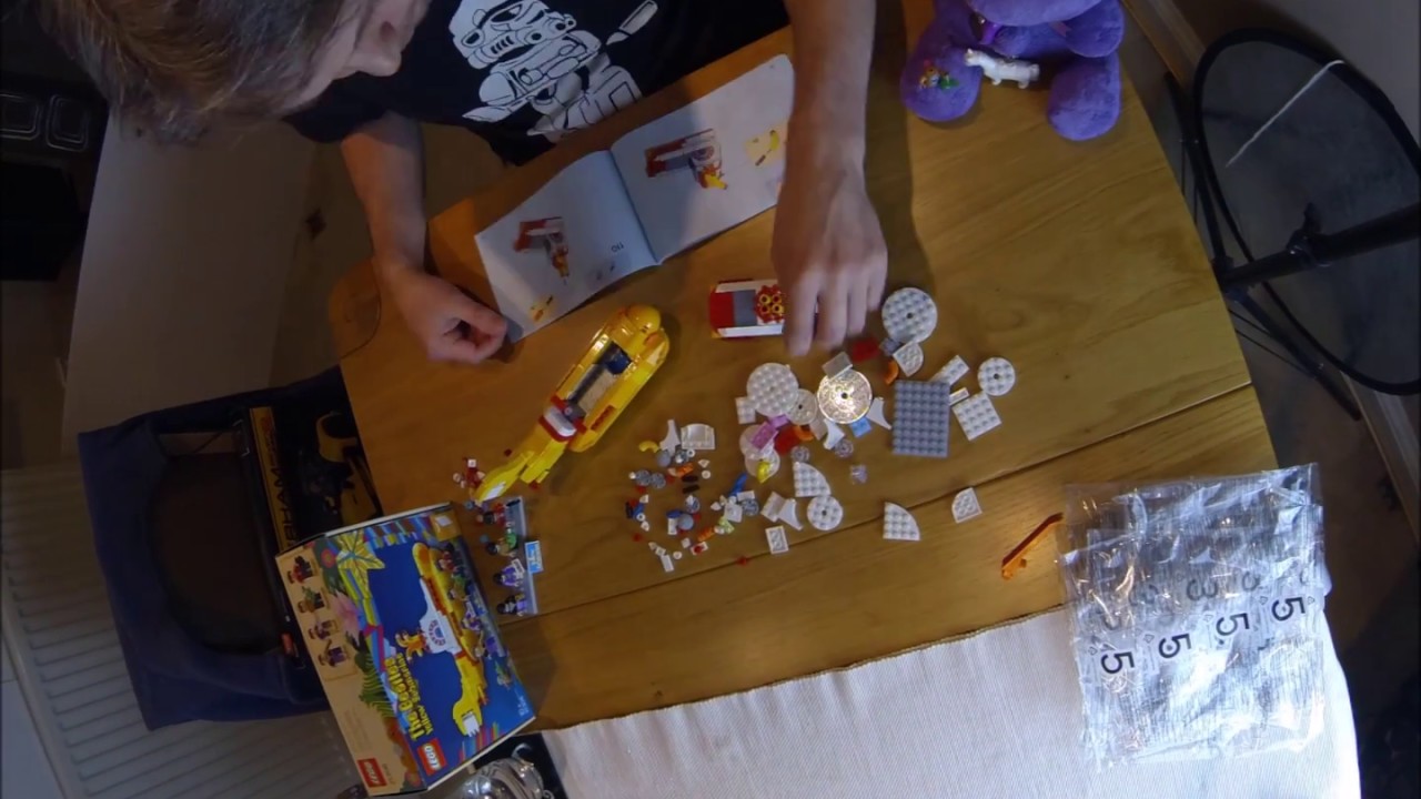 LEGO Ideas The Beatles Yellow Submarine  21306 - Build time lapse