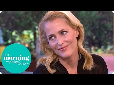Gillian Anderson Faints