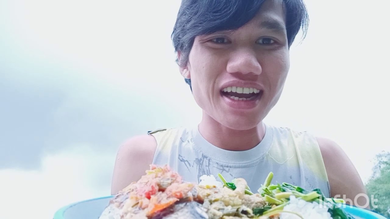 MAKAN BARENG DI SAWAH 