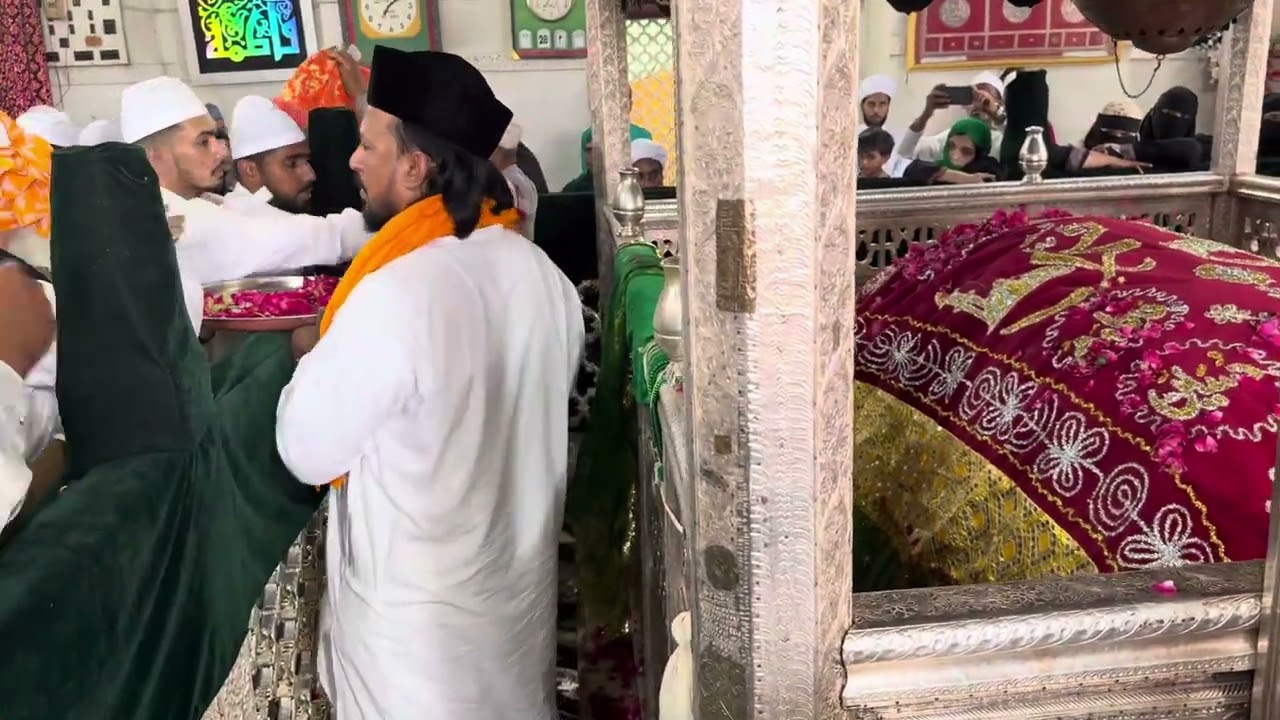 Hazri At Bargha Hazrath Baba Fakhruddin (R.h) Sarwar Shareef 