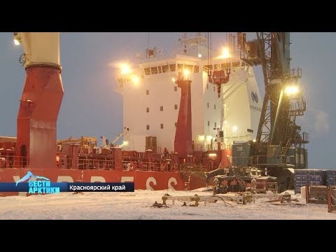 В самом северном порту России, Дудинке, в самом разгаре зимняя навигация